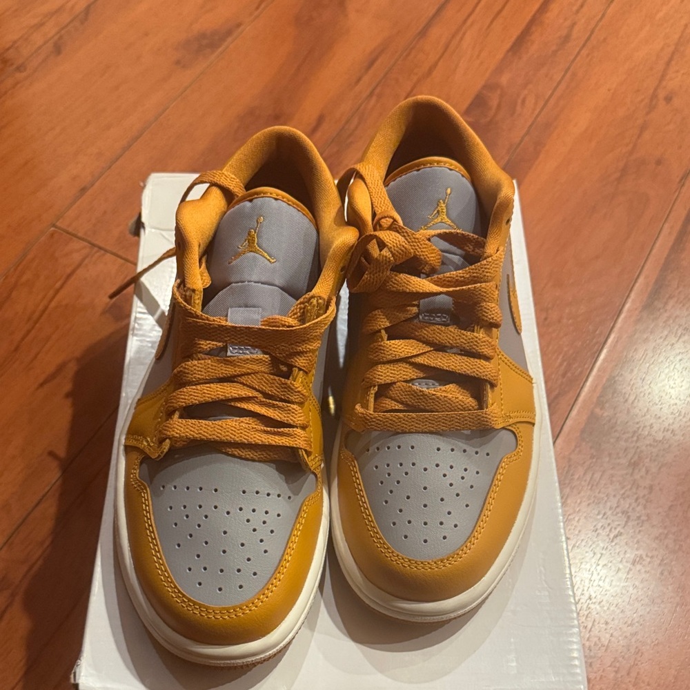 Nike Women's Sneakers in Mustard and Gray